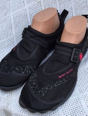 Body Glove water shoes 10